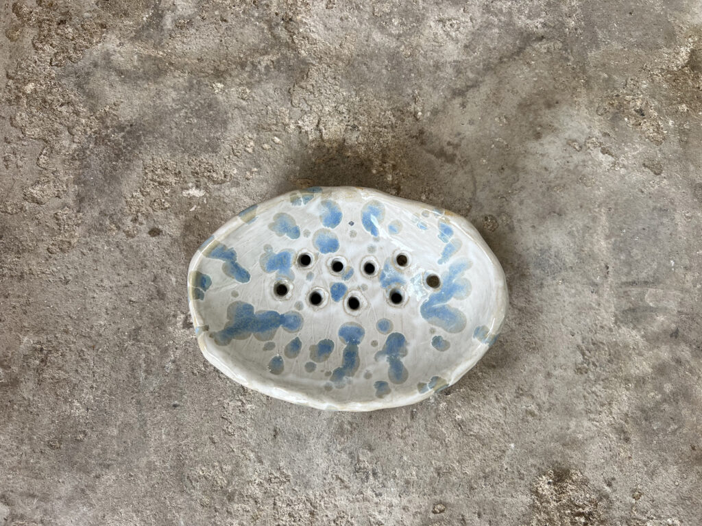 white and teal seashell soap dish