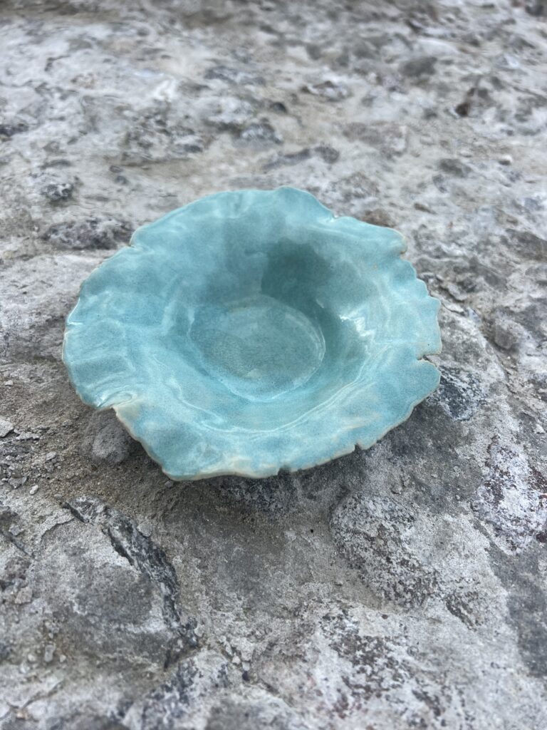 wildflower shaped bowl in ceramics