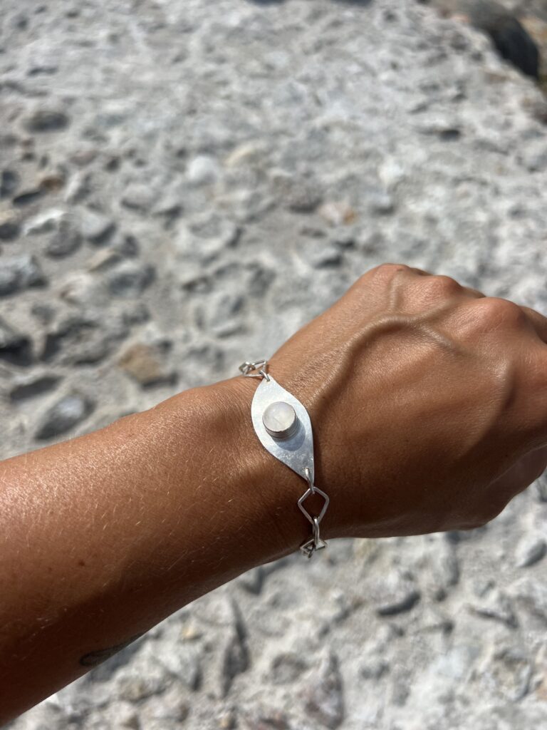 eye shaped silver bracelet with cab moonstone